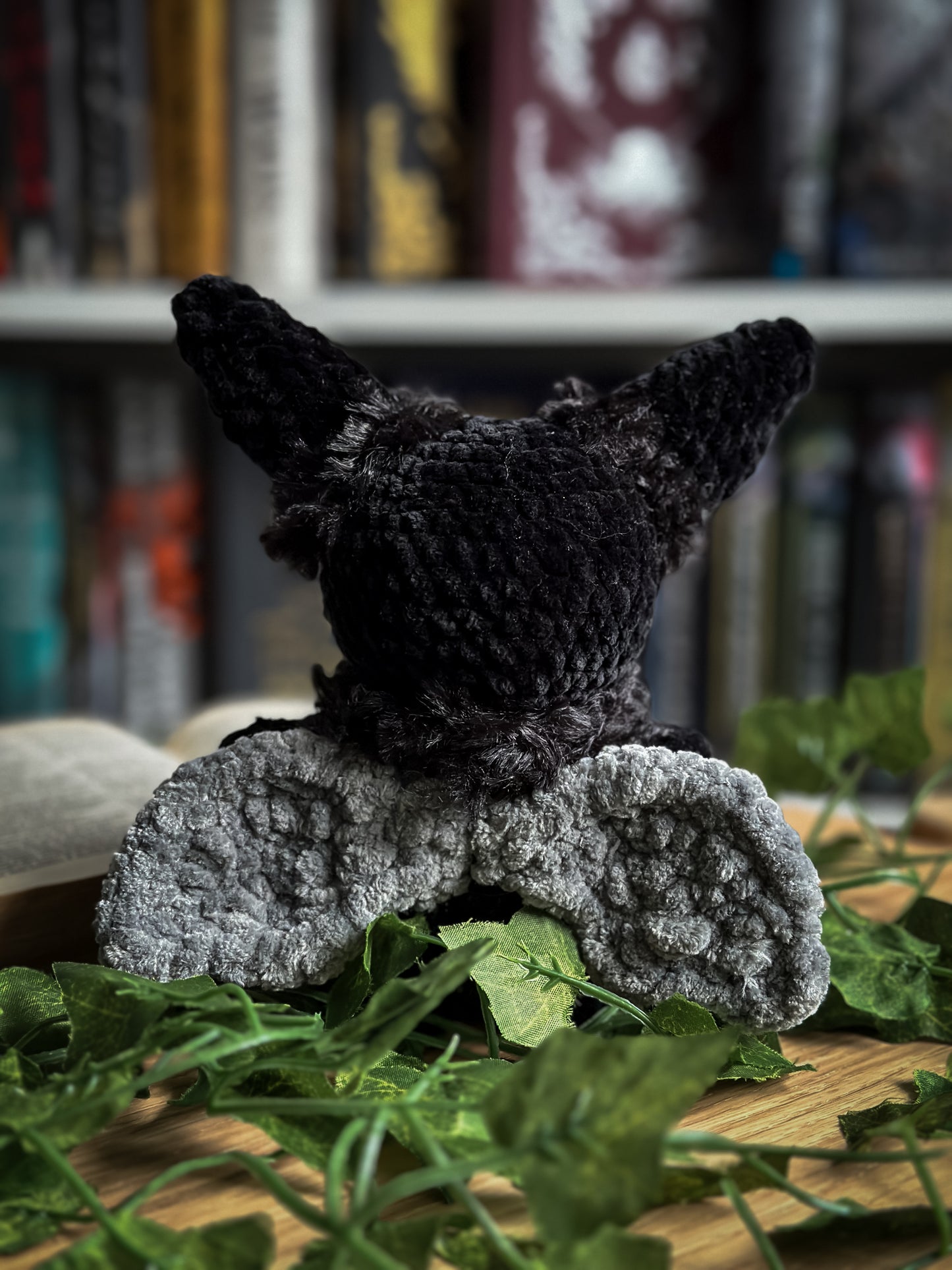 Peluche Mothman | Familier cryptide fait main