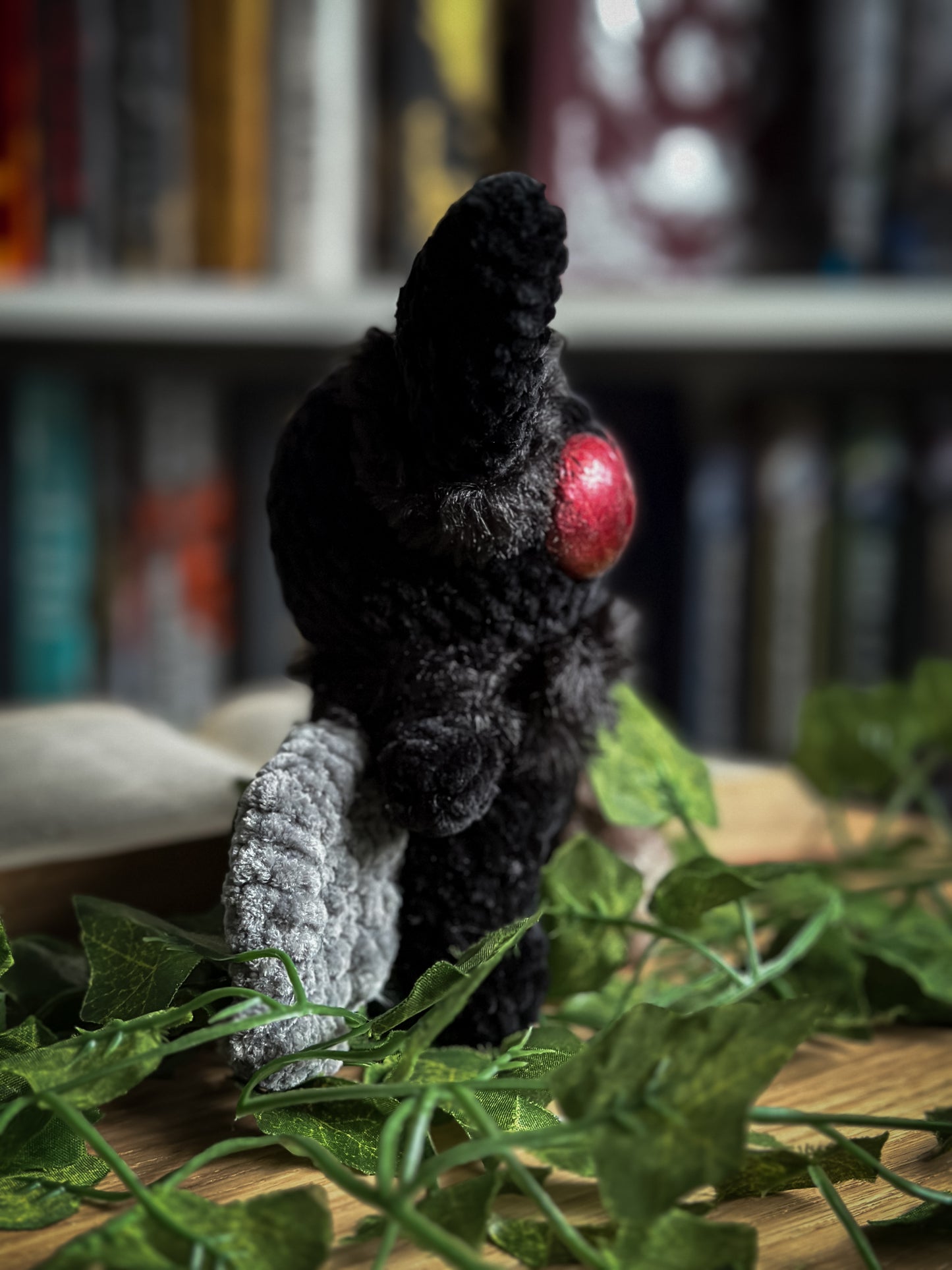 Peluche Mothman | Familier cryptide fait main